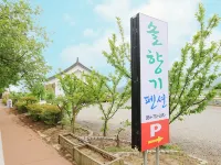 Gyeongju Pine Fragrance Pension Hotels near Baedong Standing Stone Buddhas