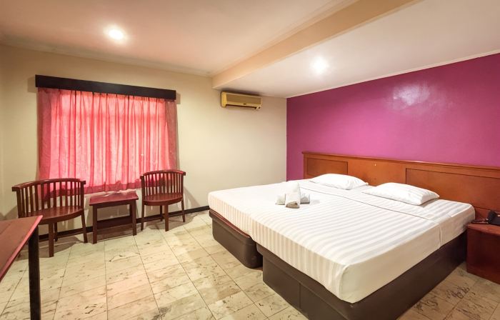 Hotel Pasar Besar RedPartner near Tugu Pahlawan