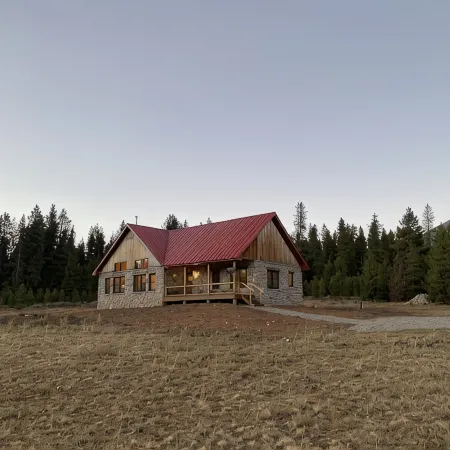 New! Premier 3 bedroom cabin in Taylor Park. Base of the Collegiate Mountains.