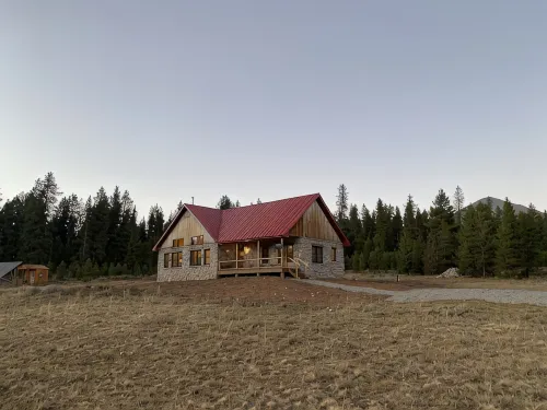 New! Premier 3 bedroom cabin in Taylor Park. Base of the Collegiate Mountains.