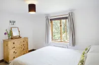 Contemporary Cottage Retreat in Secluded Valley Near Sea. Sleeps 8 - 3-Sterne