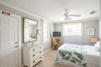 Salty Kisses Seaside Condo just steps to the beach and fishing pier