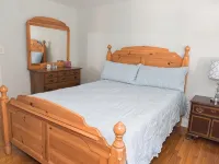 Relax by Oak Bluffs Harbor, enjoy your 3-bedroom East Chip retreat Hotels in Oak Bluffs