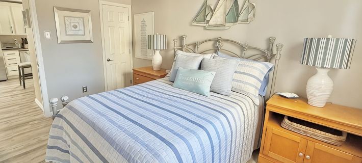 Pool Swim Spa-Hot Tub!  300 Feet to Secluded Beach!  Kayaks!! Bayshore Getaway! Hotels in Lower Township
