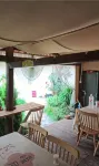 FIoating Life Dream Lake View Homestay - parcheggio