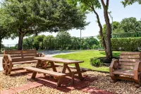 Days Inn by Wyndham San Antonio Near Fiesta Park - parking
