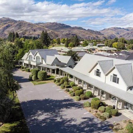 Colonial Manor Motel