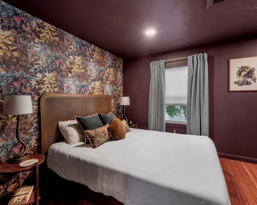 Witchy Hideaway Cottage; Close to Beaches, Salem & Train to Boston Các khách sạn ở Beverly