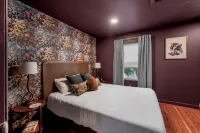 Witchy Hideaway Cottage; Close to Beaches, Salem & Train to Boston - Wifi