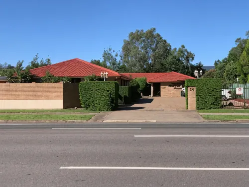 Muswellbrook Motor Inn - parking