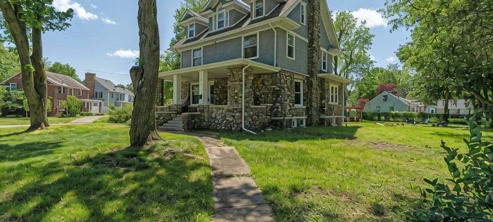 5bd Movie Theater - 7mins to UND - Backyard BBQ Hotels in South Bend