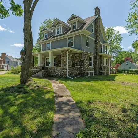 5bd Movie Theater - 7mins to UND - Backyard BBQ