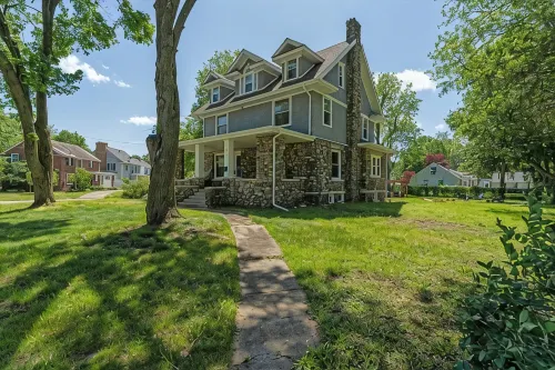5bd Movie Theater - 7mins to UND - Backyard BBQ - 4-Star