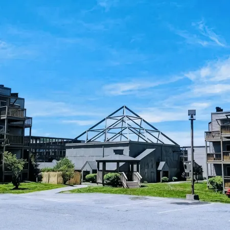 Experience Mountain Bliss: Cozy Condo w Resort Amenities in Beech Mountain, NC!