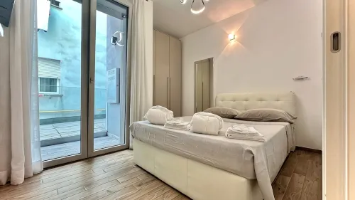 Elegant renovated apartment in the center of town, a few steps from the beach