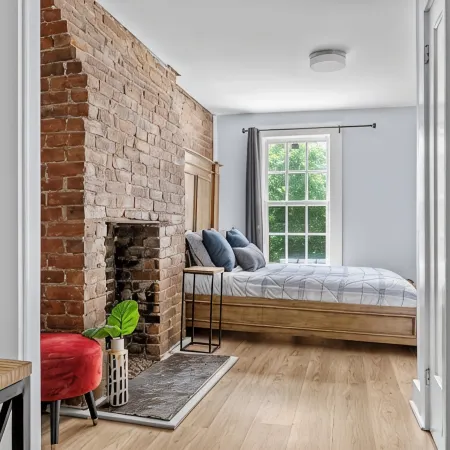 Historic 2 bedroom central down town location near waterfront - #3