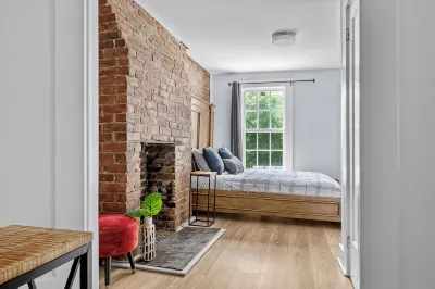 Historic 2 bedroom central down town location near waterfront - #3  호텔