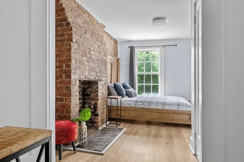 Historic 2 bedroom central down town location near waterfront - #3