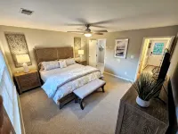 Lake Keowee Lakefront Cove, Private Dock, Boat Parking, Kayaks & more - 4-Star