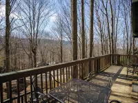 Charming Beech Mountain Chalet – 2BR + Loft - 5 Mins to Ski Slopes & Restaurants ビーチ・マウンテンのホテル