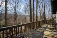 Charming Beech Mountain Chalet – 2BR + Loft - 5 Mins to Ski Slopes & Restaurants