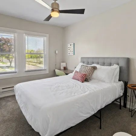 Charming 2BD W/ Parking 15 Mins from Downtown
