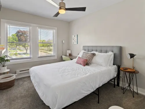Charming 2BD W/ Parking 15 Mins from Downtown
