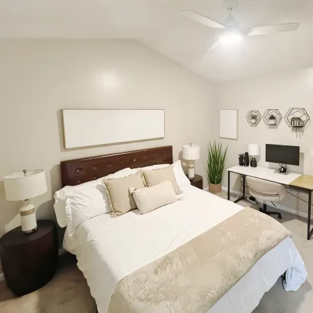 River Gold Retreat off Louisburg Rd near Hwy 540 and Triangle Town Center Mall Отели рядом с достопримечательностью «Торговый центр Triangle Town Center»