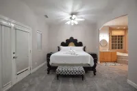4-bedroom house with Pool, WiFi and AC close to Lake Powell and Antelope Canyon.
