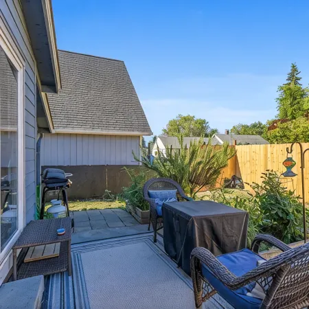 Remodeled Albany 1Bdrm, Modern, Pet Friendly Fenced Yard, Work Station, Laundry!