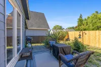 Remodeled Albany 1Bdrm, Modern, Pet Friendly Fenced Yard, Work Station, Laundry!