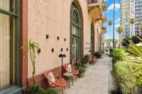Downtown Studio Near Convention Center and Beach Free Parking - Condos