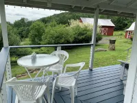 Catskill Farmhouse, mountain views, spring-fed swimming pond with deck, 22 acres - Mountain View