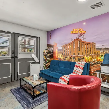NoHo Stone Bungalow w/AC, W/D, 2 Smart TVs w/Speedy WiFi at Forest & Beaver St