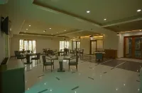 Renest Gandhidham - Frühstück