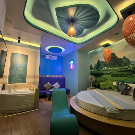 SACH Hotel Отели рядом с достопримечательностью «Гипермаркет Vincom Plaza Thu Duc»