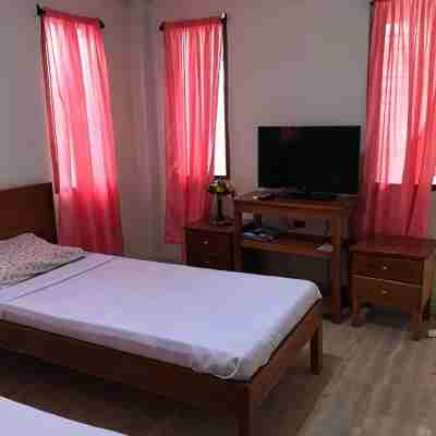 D's Oceanview Beach Resort Rooms