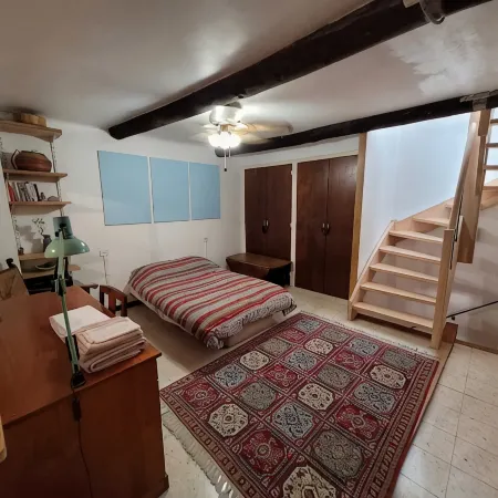 Village house in the historic center of Manosque Отели в г. Маноск