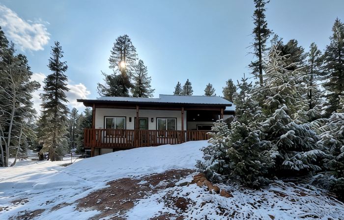 Cabin Retreat with Hot Tub, Telescope, Games & Fire Pit -Near Duck Creek Village