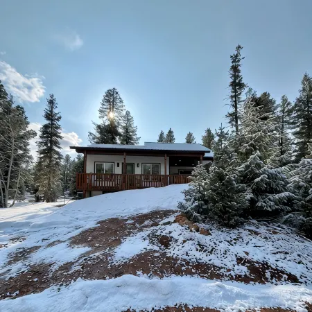 Cabin Retreat with Hot Tub, Telescope, Games & Fire Pit -Near Duck Creek Village