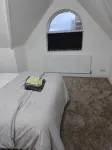 Charming Ground-Floor Guest Room in Central Leeds - 2-Star