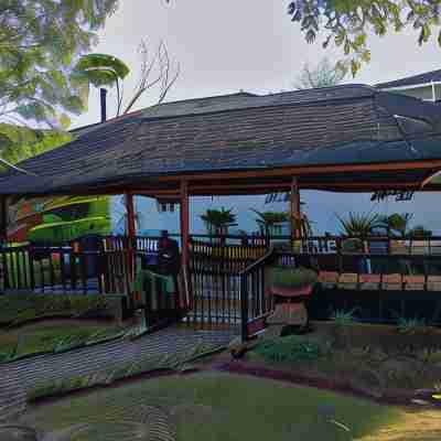 The Ad Lib Executive Lodge Hotel Exterior