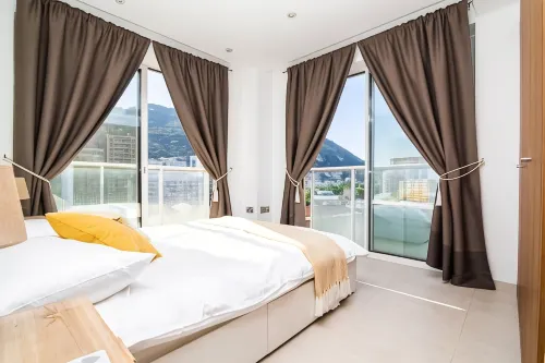 Luxury modern apartment with exceptional views!