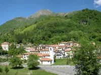 Apartment in an old barn, private garden overlooking the village Hotels in Plesio