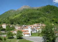 Apartment in an old barn, private garden overlooking the village