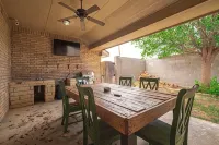 Right at Home-Midland Sprawling Ranch House with Pool Cabana and Playground - 4つ星