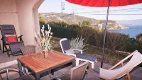 Nice studio, spacious, air-conditioned, near village, sea view in small residence.