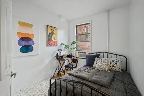 3 BED 2 BATH Pre-War Apartment in Williamsburg, Brooklyn Townhouse - Bungalows
