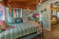 Come Friday Cottages - balcony