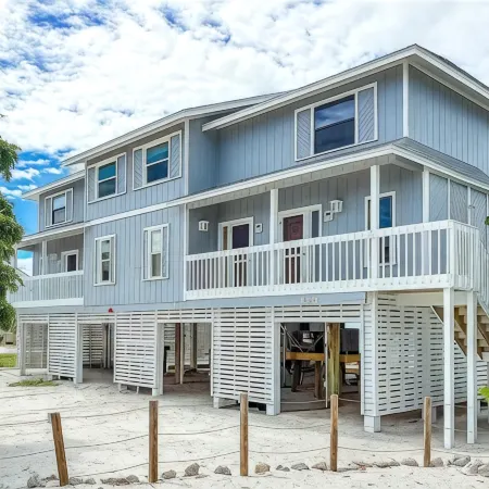 Gulf Front on a Island, 1 Pet, Tennis, Pickleball,Sup,Kayak. Pool is Closed
